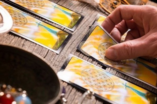 HOW TAROT CAN TRANSFORM YOUR NEW YEAR